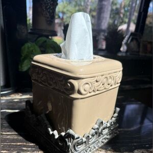 Elegant rare Tan Drake design fleur de lis Tissue Box Holder discontinued